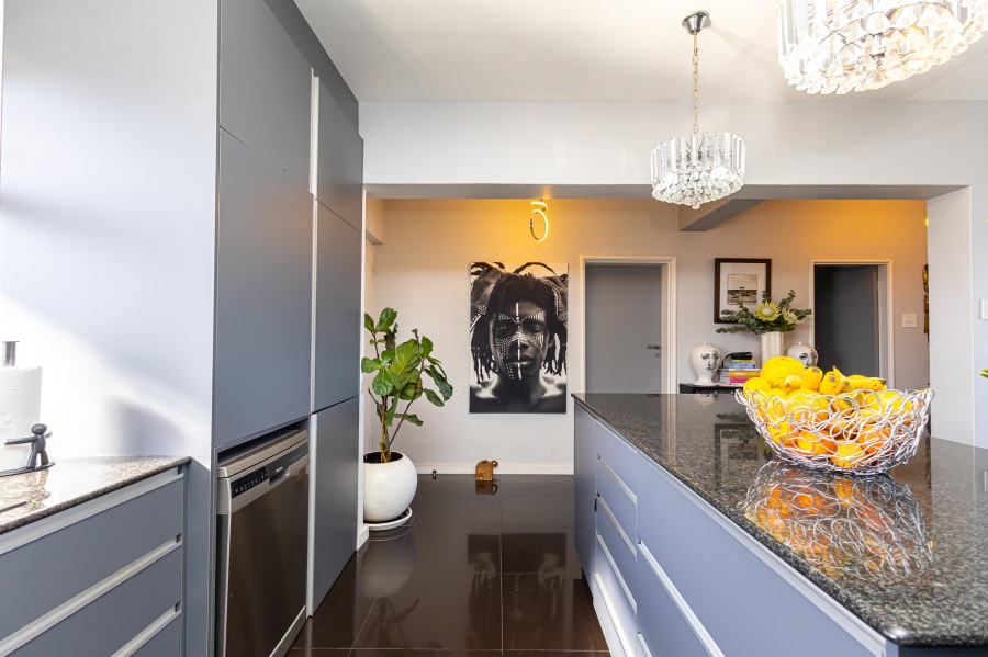 To Let 3 Bedroom Property for Rent in Sea Point Western Cape